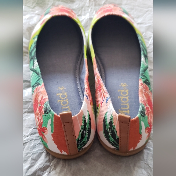 NWOT - Mudd Classic Slip On Ballet Flats Size 9 M Flower Print Fabric Hawaiian - Picture 3 of 5